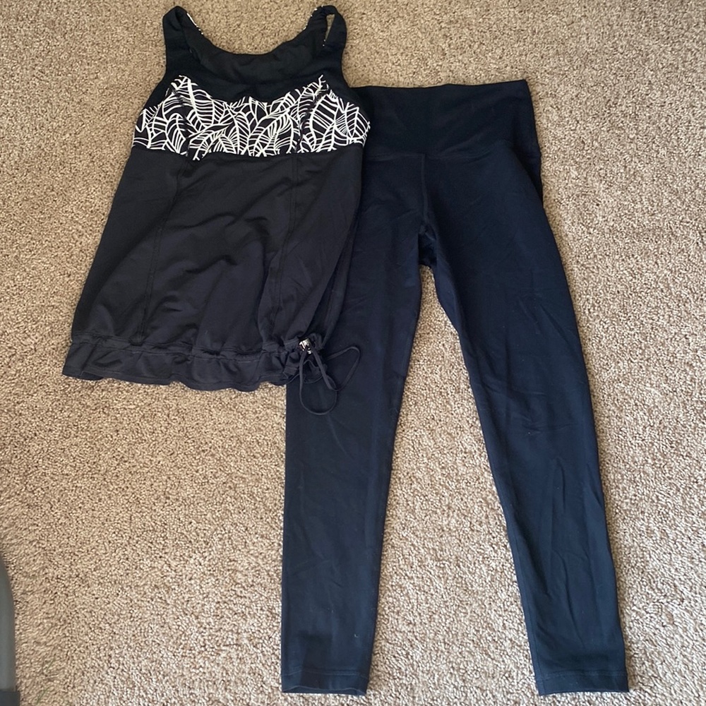 Lululemon two-piece workout set size 6 top size small pants
